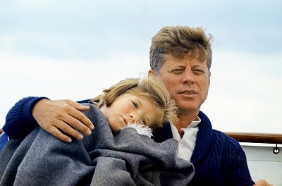 JFK_with_Caroline_on_the_Honey_Fitz,_1963asd.jpg